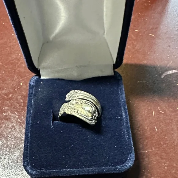 Avon vintage Silver Floral Ring - Picture 5 of 10